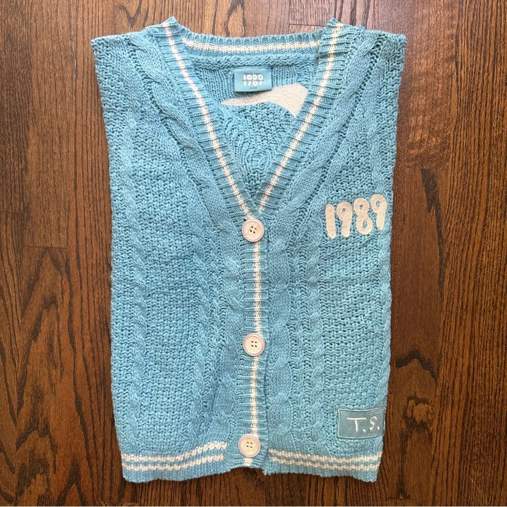 TS 1989 Cardigan - Picture 11 of 16